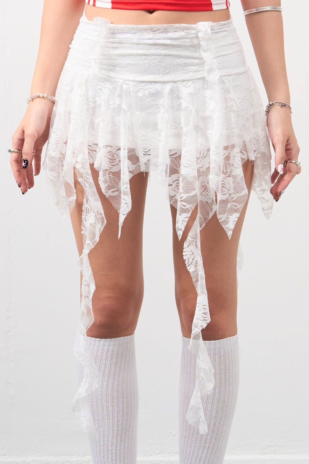 Girl'sGirl Pure White Leaf Edge Flapping Half Skirt