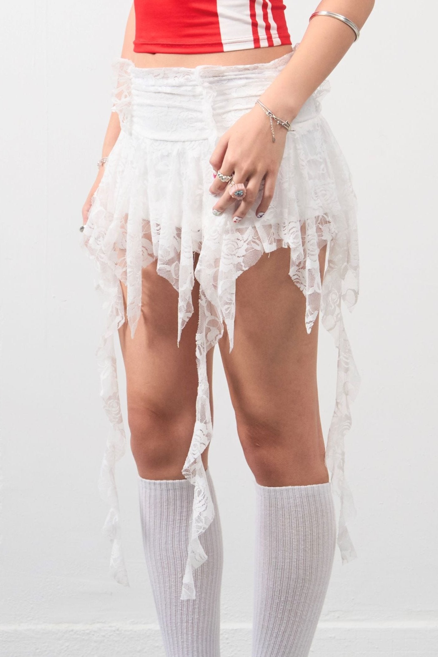 Girl'sGirl Pure White Leaf Edge Flapping Half Skirt